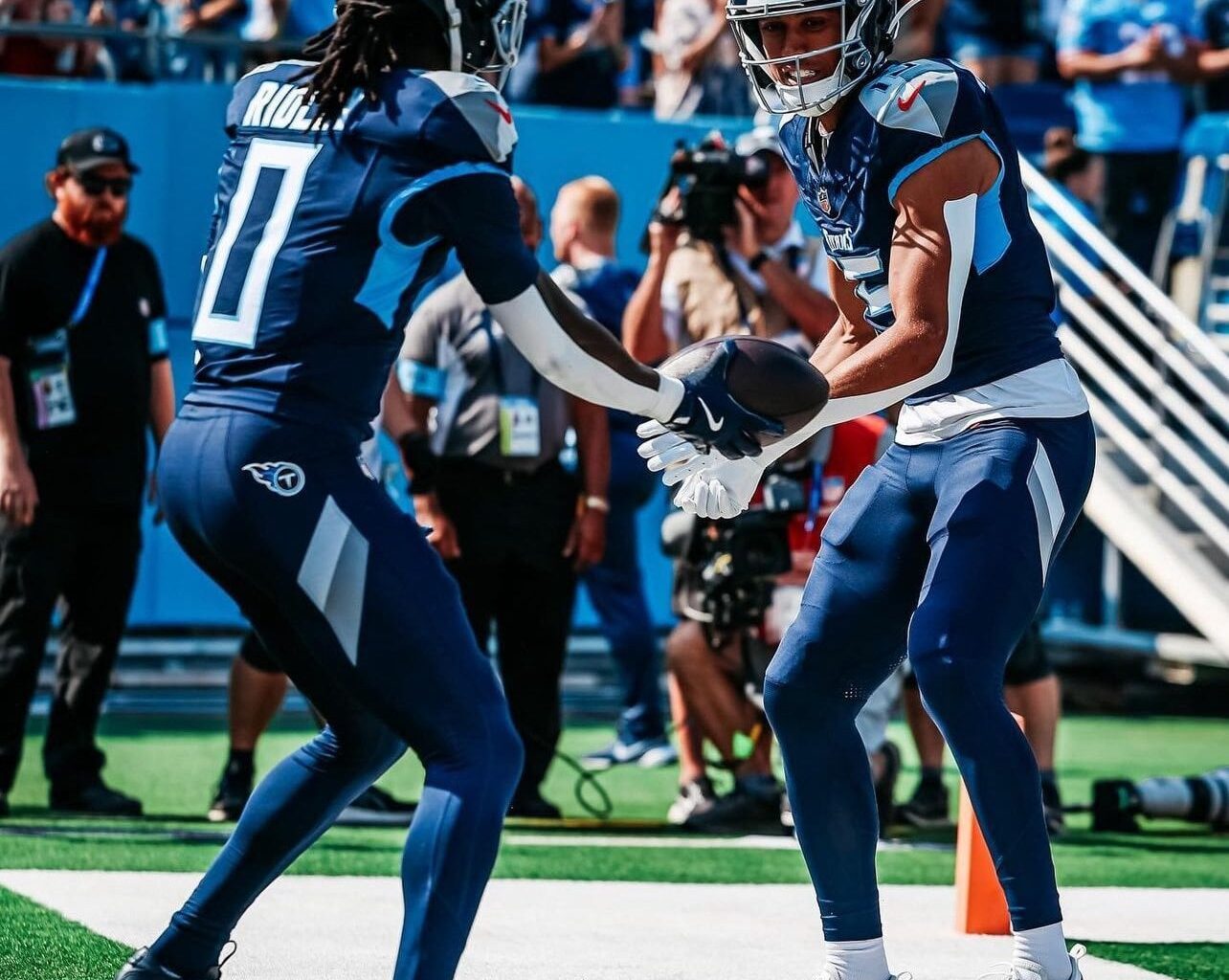 [Wyatt] 🚨BRITCHES REPORT 🚨: The Titans will be decked out in all navy blue — navy jerseys, navy britches, and all navy blue socks — in Sunday’s game vs the Vikings. 👖