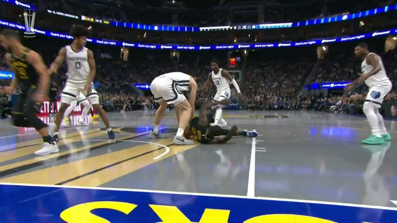 [Highlight] Draymond Green Trips Zach Edey on the Fastbreak