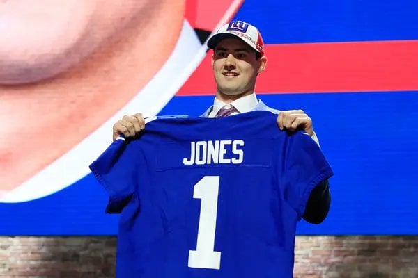 [Dunleavy] 2 conflicting Giants narratives I keep seeing/hearing "Daniel Jones never should've been the No. 6 pick. That was a big mistake." But then ... "Giants have to draft their next QB this year. Take a shot even if it's supposed to be a weak class." Um?