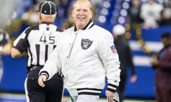 Raiders owner Mark Davis agrees in principle to sell 15 percent of team: Source