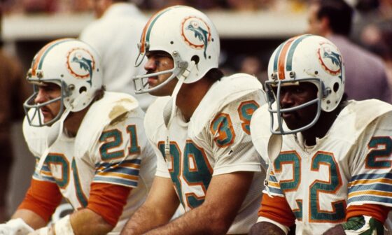 With Chiefs losing, Larry Csonka drinks champagne for the 1972 Dolphins