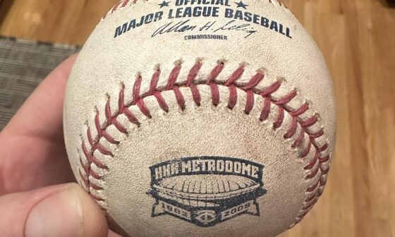 The last foul ball ever hit into the stands at the Metrodome