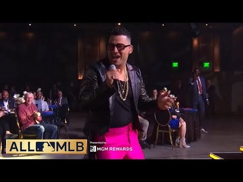 Jose Iglesias sings OMG at the All-MLB Team Show!