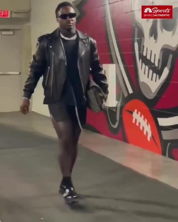 Deebo was out here looking like Bisexual Blade lol