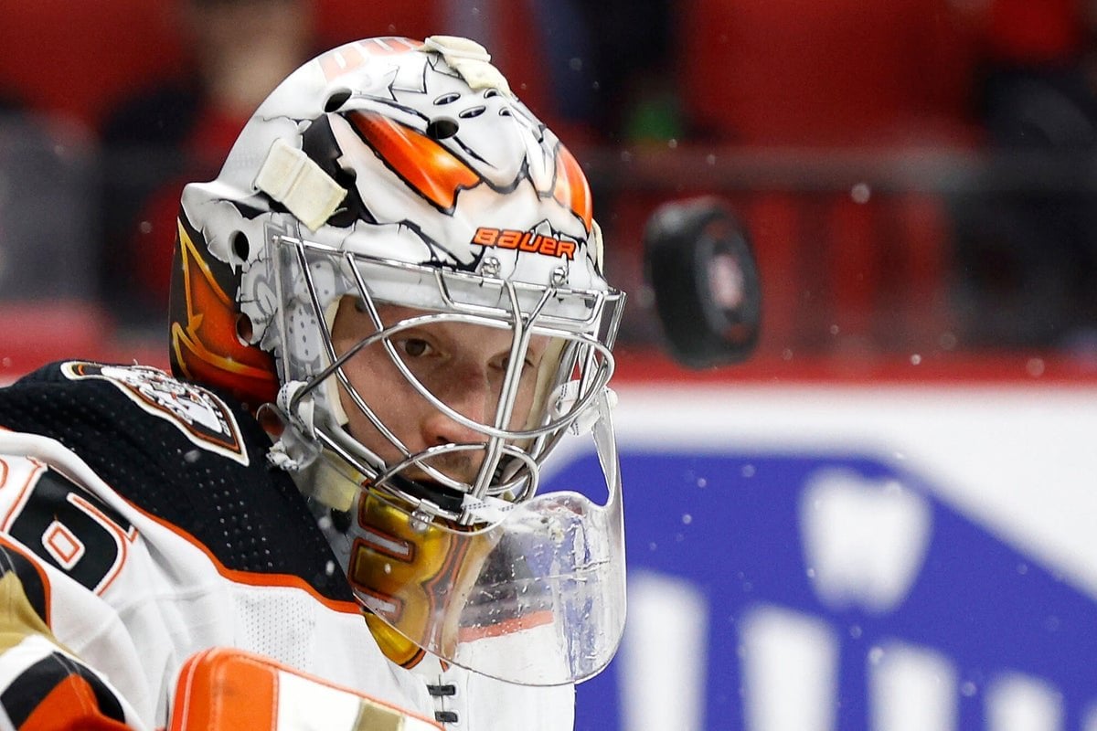 {Paywall} John Gibson’s return gives Ducks a boost, but how much will he play?