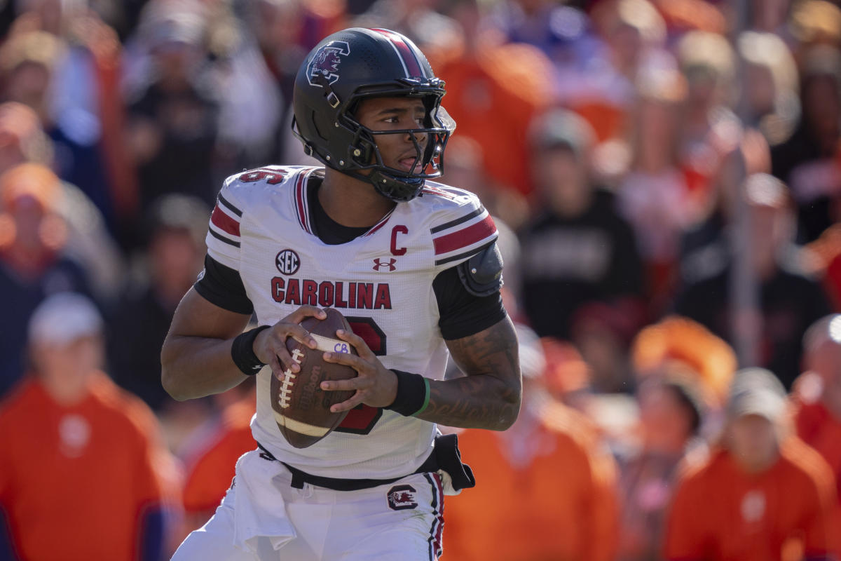 LaNorris Sellers lifts No. 15 South Carolina over No. 12 Clemson for 17-14 win