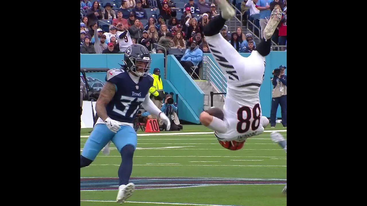 Mike Gesicki catches for a 16-yard Gain vs. Tennessee Titans