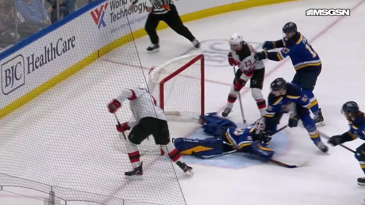 Stefan Noesen scores a powerplay goal against the St. Louis Blues