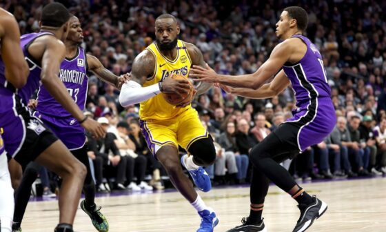 LeBron breaks all-time minutes record as Lakers get on track