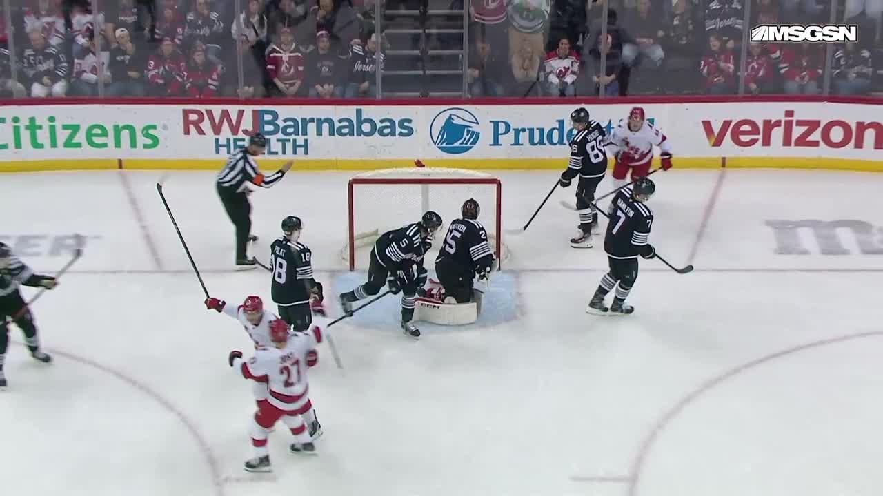 Eric Robinson scores a goal against the New Jersey Devils