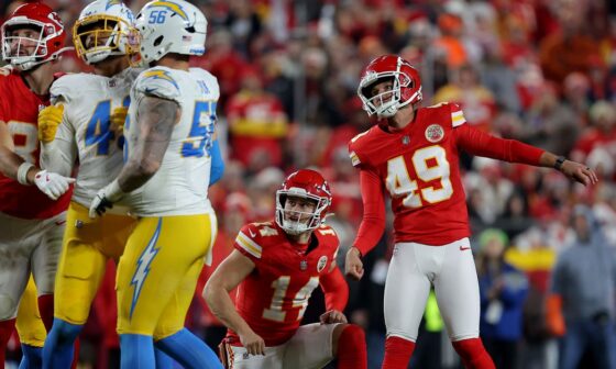 Final score: Chiefs edge Chargers 19-17 to win AFC West in Week 14