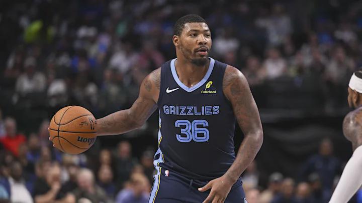 It's strange—Smart was like an ironman back when he was with the Celtics. I remember in the 2022 Eastern Conference Finals, he had an injury that looked like it could end his season, but he came back without any problem. Now that he's with the Grizzlies, how did he suddenly become so fragile?