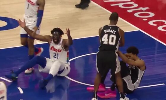 [Highlight] Embiid ejected after Wemby draws the charge on him, gets in the ref's face!