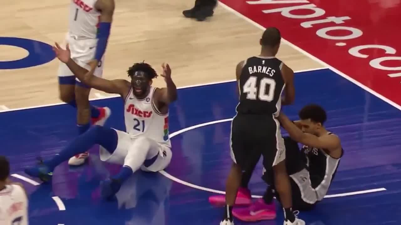 [Highlight] Embiid ejected after Wemby draws the charge on him, gets in the ref's face!