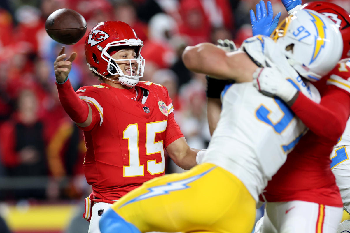 Chargers-Chiefs: Shocker! Patrick Mahomes, KC pull out another close win to capture AFC West crown