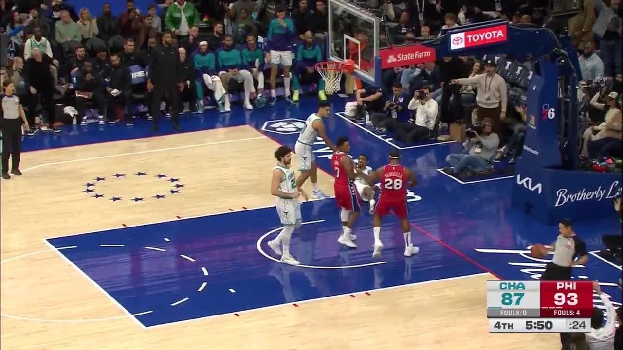 [Highlight] Yabusele charges towards the rim and catches his first NBA body