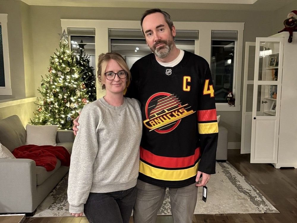 R/canucks User Helps Out Wife in Need to Obtain Canucks Jersey for her Husband