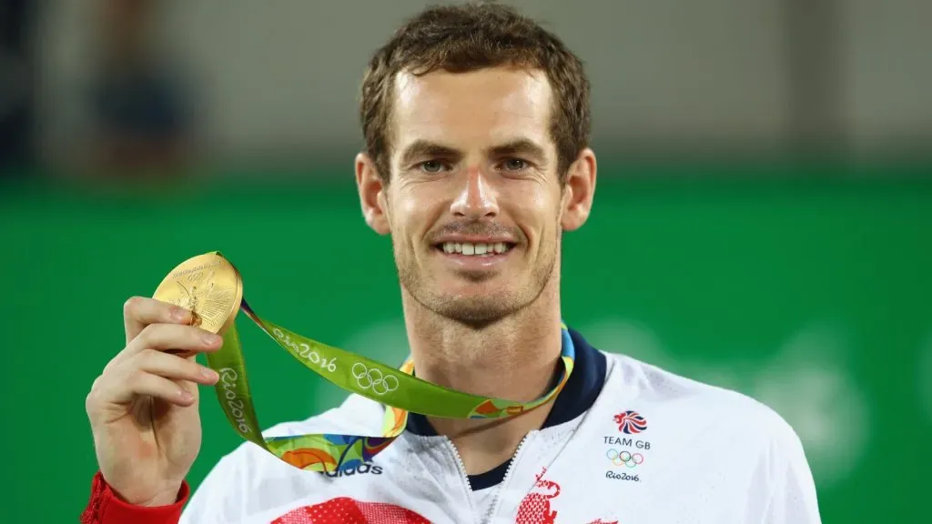 Andy Murray of Great Britain poses on the podium during the medal ceremony for the men’s singles on Day 9 of the Rio 2016 Olympic Games. (Source: Clive Brunskill/Getty Images)