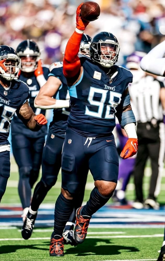 [Wyatt] 🚨BRITCHES REPORT 🚨: The Titans will be decked out in all navy blue — navy jerseys, navy britches, and all navy blue socks — in Sunday’s game at the Colts. 👖