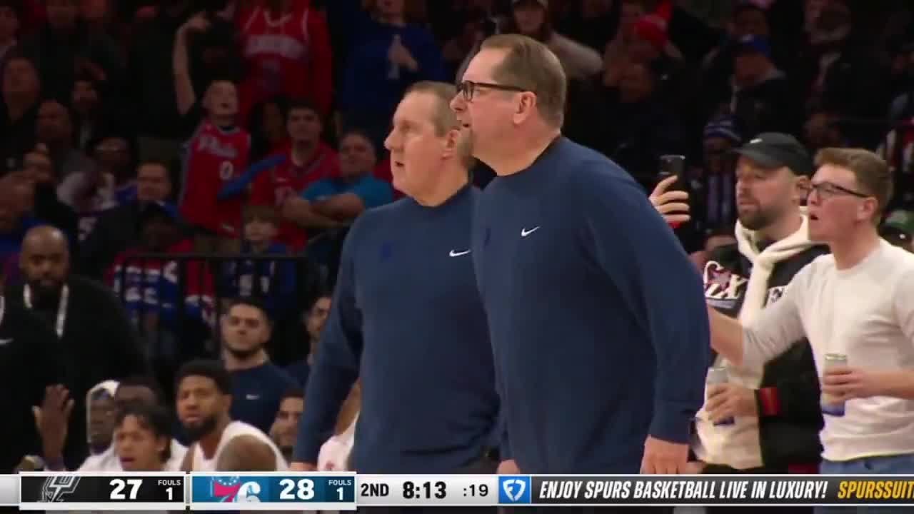 [Highlight] Drummond "pushes" Wemby, gets ejected with 2nd T in minutes (Wemby was called for "unsportsmanlike conduct" after review)