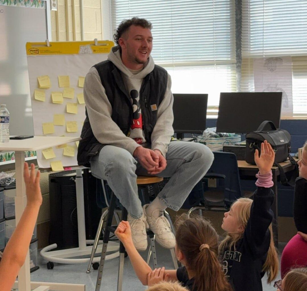 [SPES] SPES alumni and MLB San Diego Padres Jackson Merrill made a surprise visit to third grade classrooms today to share his baseball journey and gave advice on how to set goals for the future!