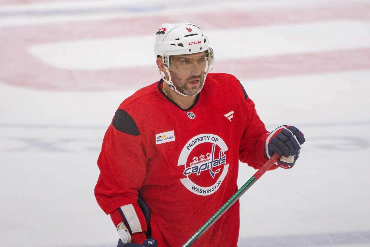 Alex Ovechkin sheds no-contact jersey at Capitals practice ahead of Hurricanes game