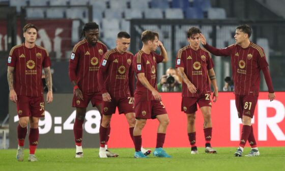 ROME, ITALY - OCTOBER 31: Paulo Dybala of AS Roma celebrates after scoring the opening goal during the Serie A match between AS Roma and Torino at Stadio Olimpico on October 31, 2024 in Rome, Italy. (Photo by Paolo Bruno/Getty Images)