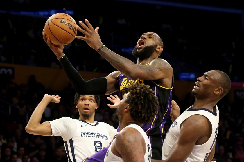 Letters to Sports: Lamenting the Lakers' situation