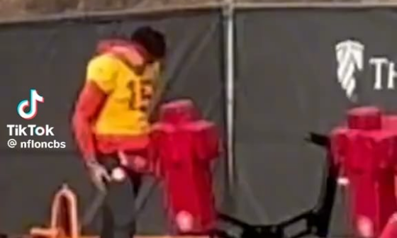 CBS: “Mahomes Testing His Ankle Before Practice”