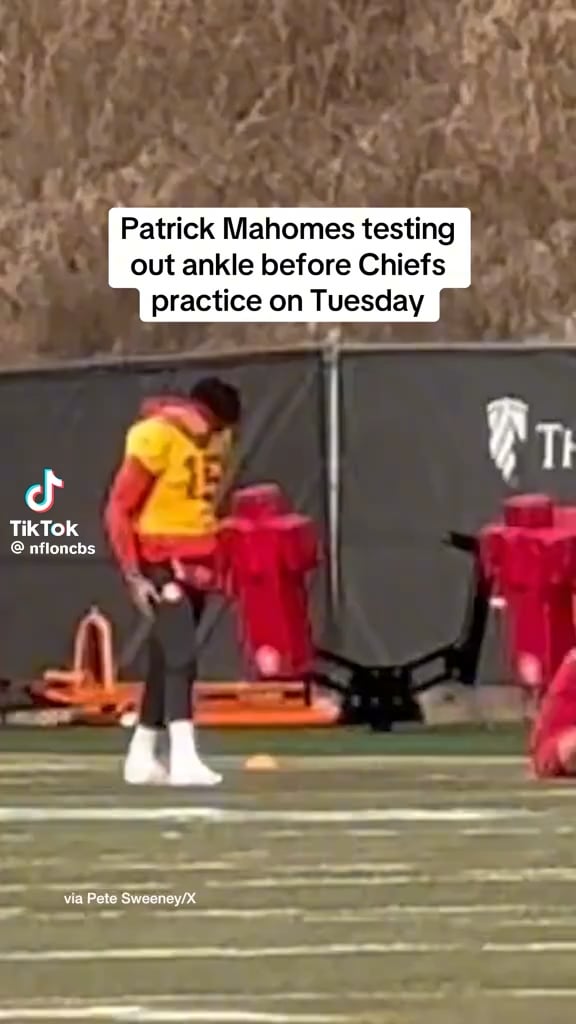 CBS: “Mahomes Testing His Ankle Before Practice”