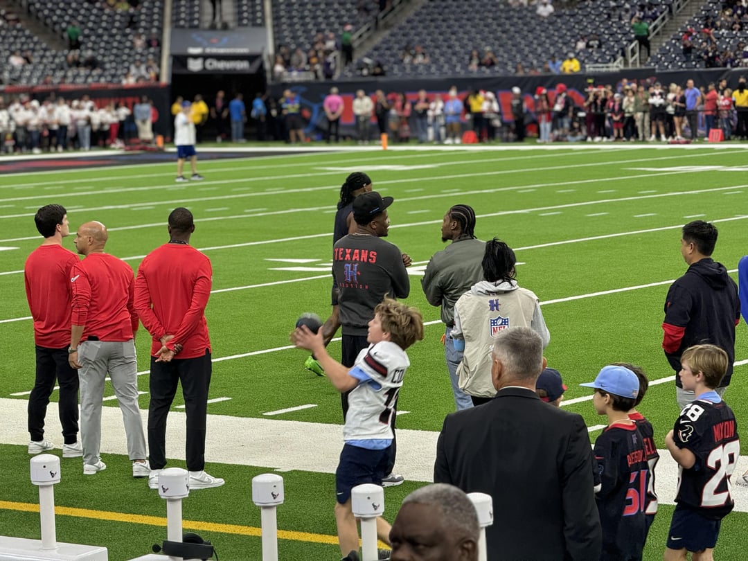 Andre Johnson w diggs at last game. Cal and Hannah reading my tank dell signs.