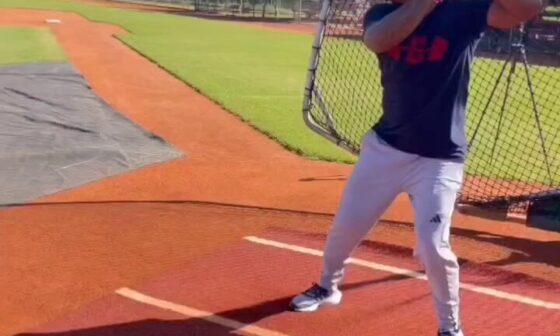 [CleGuardPro] Cleveland Guardians José Ramirez, Jhonkensy Noel, Juan Brito, and Angel Martinez all taking BP in the DR today