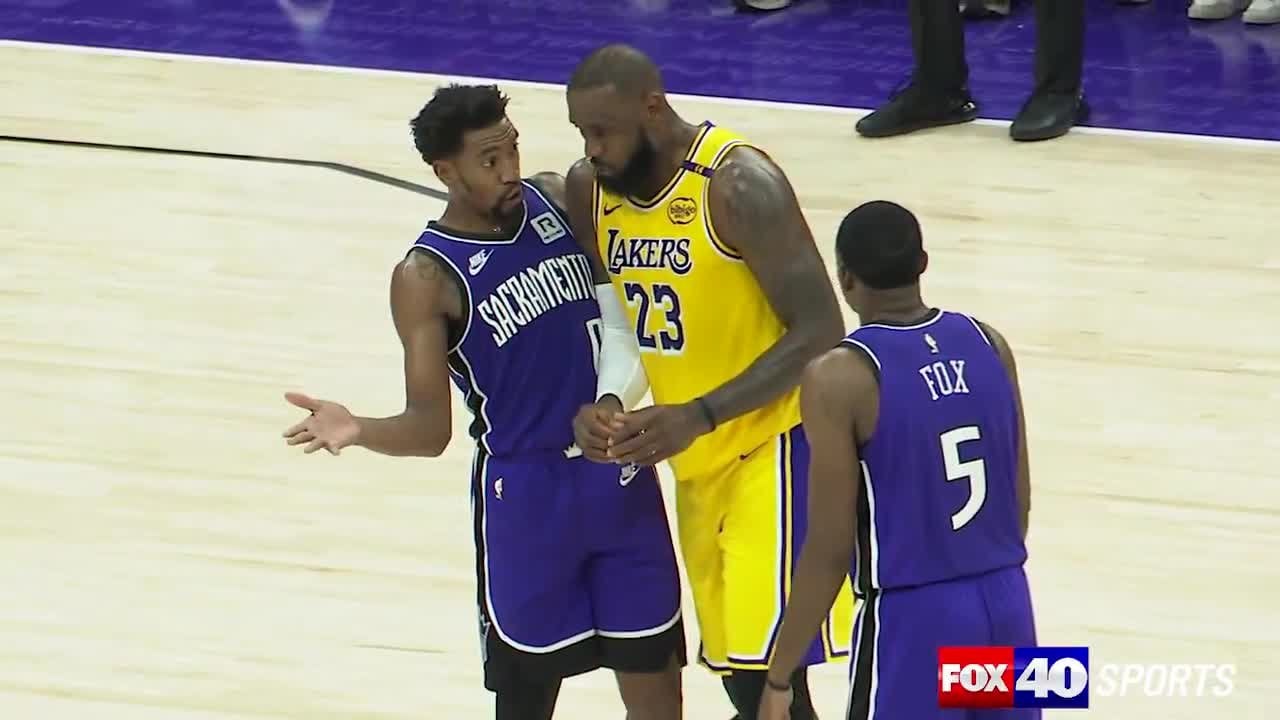 LeBron schooling De’Aaron Fox and Malik Monk on why his shoulder hitting Fox’s face isn’t a foul