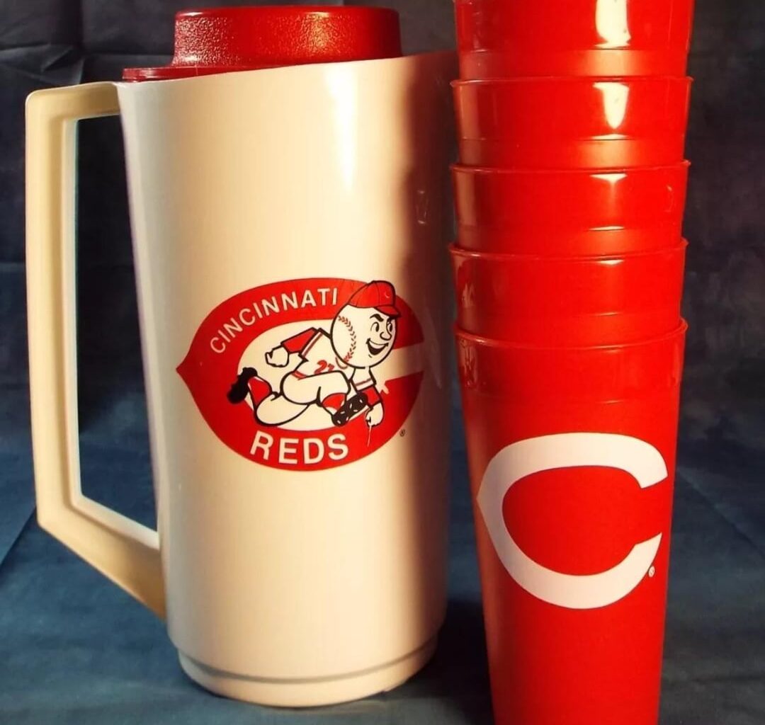 What game was this set of cups and pitcher given away? I think it was in 86. Would love to know the exact date.