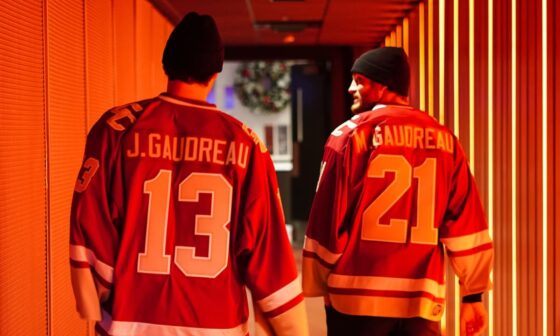 Flyers players honor Gaudreau brothers, wear high school jerseys to game