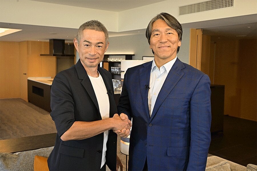 Ichiro had a conversation with Hideki Matsui on a television program. During the conversation, he questioned some of the recent rule changes in baseball.